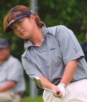 Fujino holds lead in Katokichi Queens golf
